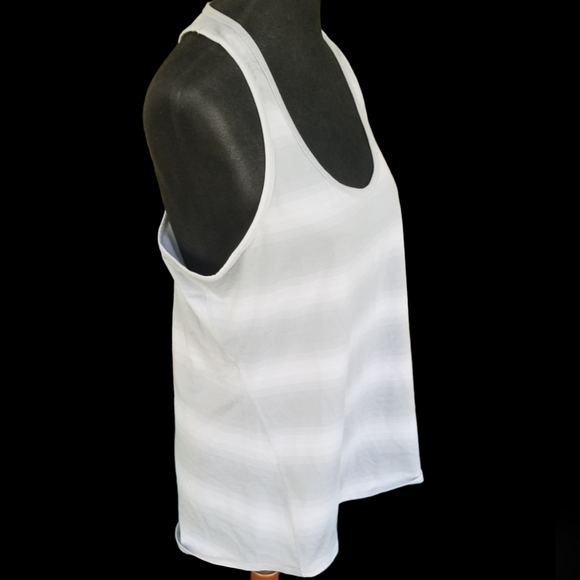 Athleta tank for women, size XL in EUC - Picture 4 of 6